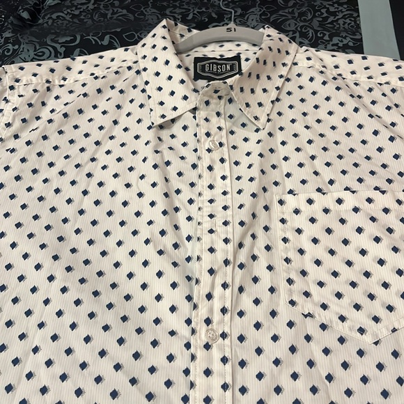 Gibson White Shirt with Navy Patterns, very nice short sleeve, size XL - Picture 4 of 8